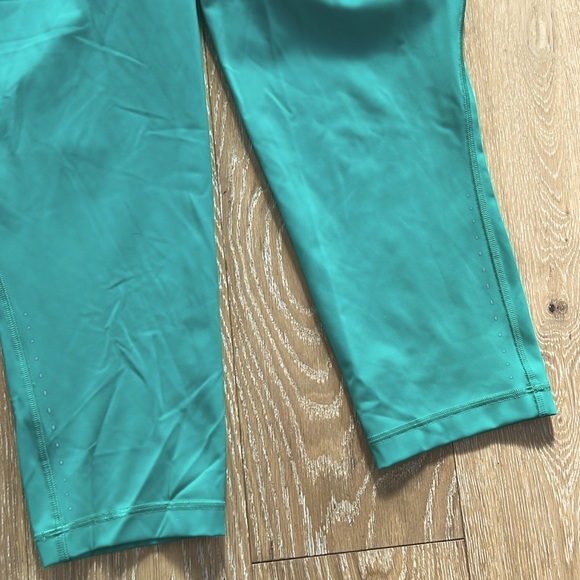 Lululemon 23" Swift Speed Crop - Picture 10 of 15